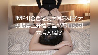 4K（全景后拍）丰腴少妇B里流出一条长长的白带 貌似是被刚内射过的精液