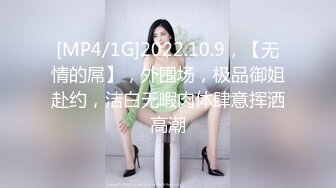 色控PH-158在家只穿条内裤的同居女孩