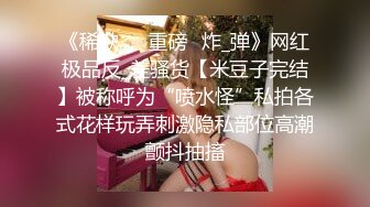 抄底给闺蜜逛街的大长腿美女