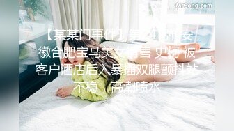 漂亮制服美女3P 身材娇小 同时伺候三根肉棒 嘴叼逼插 被无套输出 非常享受舒坦