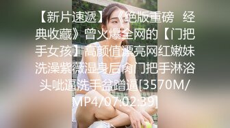 《顶流网红?私拍》露脸才是王道！干练短发童颜巨乳肥臀反差网红muay订阅福利，露出3P紫薇双洞高潮无下限