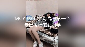 [MP4/ 1.22G] 疯狂双人夹一操 娇嫩女友人小性瘾强 和老铁疯狂3P操 前怼后操 小逼能受得了吗