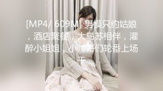 逼逼和奶子都很哇塞的极品小女人被大哥床上无情蹂躏，高颜值全程露脸大秀直播，让小哥草嘴，无毛白虎逼爆草