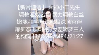 天气渐热，两个轻熟中年大姐奋力表演，满头大汗，摸完洗洗澡