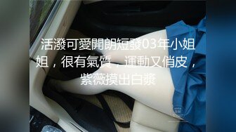 骨感女孩挑战双猛男一起玩3P双手拿鸡巴换着深喉吃抱起屁股后面操穴前面操菊真是太狠了