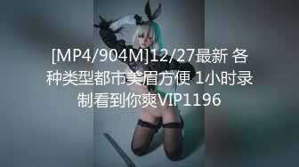 18岁白丝清纯可爱美少女，白白嫩嫩的小骚逼，小鲍鱼还是很紧