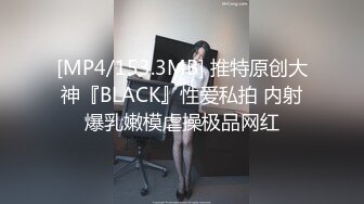 推特美腿良家人妻【芳华】大尺度日常私拍，3P双飞炮友众多，魅惑的小淫娃这双腿就是满分