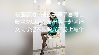 可爱型女生看自己逼