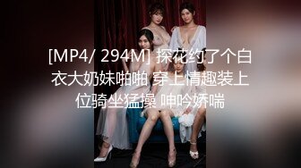 孕后小美女少妇，乳房膨胀的厉害，沐浴泡沫搓奶子都硬了，不挤点奶水疼得厉害，挤挤更健康！