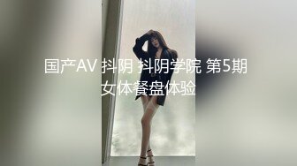 嫩滑的小穴，木耳也是粉色的，后入超棒，淫声浪浪！