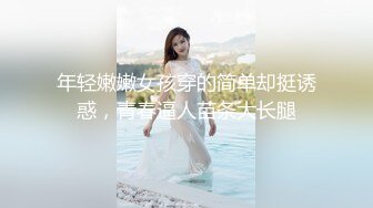 商场女厕全景偷拍美女营业员的微毛小嫩鲍 (2)