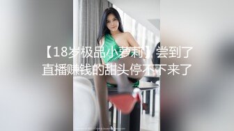 ❤️❤️G罩杯八字大奶，眼镜小骚货，柔软奶子抖动，骑在炮友身上插穴，屁股上下摆弄，爬着后入