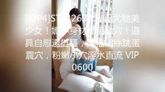 狂操老娘们还要和绿帽光头大叔舌吻一块淫乱3P真惨