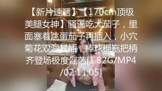 黑色职业套装高挑美腿黑丝袜人妖沙发上妩媚表情勾引猥亵男来玩鸡吧操菊