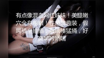 《母子乱伦》看见老妈的小骚逼我就舔了上去太爽了老妈的逼一直都是特别多的水