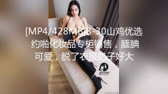 后入身材匀称的白嫩老婆，大白咪咪柔软动人特写黑鲍鱼