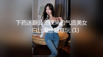 姐姐骑电动车带着妹妹