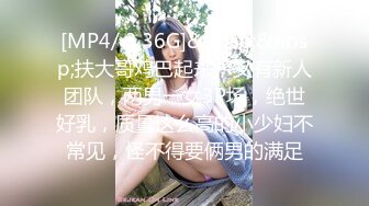 八块腹肌勾引健身教练到家里指导,和室友联合被教练轮操开火车3P,八块腹肌前后都爽歪歪