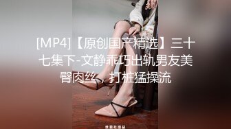 小孩没多大的美少妇，和老公居家直播赚钱