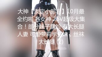 双飞漂亮美女身材苗条细长腿穿上黑丝白丝享受帝王般服务逼逼换着操貌似逼操多了很难射还要手机边看小电影边操