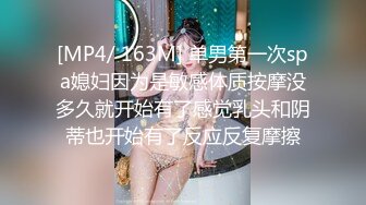 极品熟女 半老徐娘近距离吃大屌，如品尝美食一般认真吃鸡，粉嫩的老逼被啃后被大屌狂怼