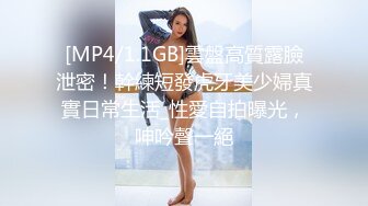 诱惑紧身连体衣蛇精美女,小蛮腰扭来扭曲像蛇壹样柔软,身材真不错