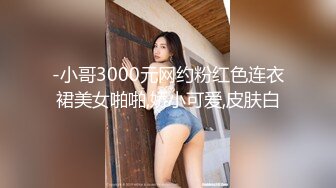 高颜值眼镜伪娘操真娘 大屌抽插娇嫩女友骚逼 两个美女啪啪看起来真不错