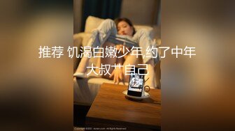 淫荡熟女富婆让肌肉男肏老骚逼，还自己用手机拍给她舔逼