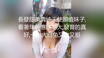 兄弟们！女神终于被干了~【菲菲仙女】道具狂插~爽的很，粉嫩的小逼逼被插得扑哧扑哧的，水汪汪 (2)