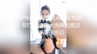 变态偷拍了个丁字裤金发女