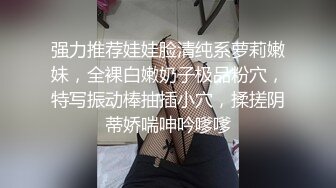 少妇带着少女一起诱惑狼友，全程露脸互相舔逼玩弄，对着镜头风骚迷人舔逼又吃奶，表情好骚精彩刺激不要错过