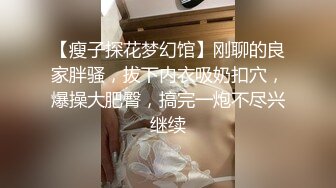 两个极品姐妹花黑丝大屁股掰穴自慰，道具插穴白浆流出，直接吞下白浆