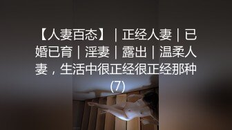 身材棒棒的极品小骚货，高跟情趣诱惑，跟狼友互动撩骚听指挥，脱光了揉奶玩逼，奶子很有型逼逼粉嫩淫水多多