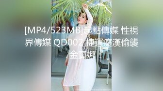 红发眼镜美女跪着满满享受这大鸡鸡