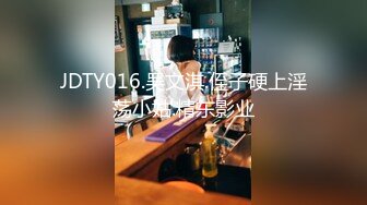 情趣酒店美式大床偷拍眼镜女和男炮友开房激情轮流换上位啪啪