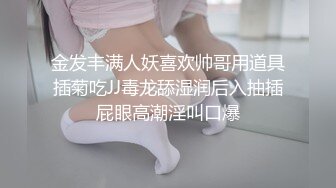 漂亮熟女人妻 光着屁屁在厨房干家务 这大肥臀看着太诱惑了受不了 上去就是一顿无套猛怼 内射