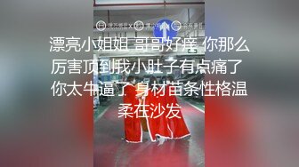 露脸，留学女神，蓝色丝袜，谁能顶住，后入啪啪表情的丰富骚得很