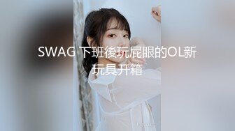 年轻妹子挑逗躺着沙发上玩手机的男友，最后被内射了好多