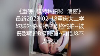 妩媚少妇黑丝连体情趣诱惑在家玩3P，被小哥从床下干到床上各种体位抽插浪荡呻吟颜射后洗干净伺候另一个小哥