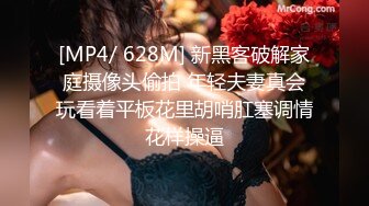 顶级黑丝美腿爆乳女神，诱惑指数9分，情趣套装吊带丝袜，露出美臀跪着摇摆，揉搓多毛骚逼，浪叫呻吟说骚话，尿尿在脸盘里