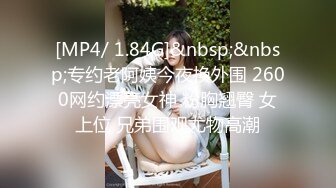 商场一路跟踪抄底 打街机的美女 小白内遮挡不住她的茂盛黑逼毛