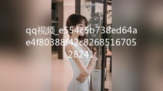 熟女控，骚出味道的大龄熟女，搁客厅自慰，大黑棒爽得骚声真响亮！