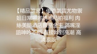 三十多岁如狼似虎极品美少妇,壹次约战4青壮男,嘴里吃壹个,两手各壹根,下面在插壹根,很难满足