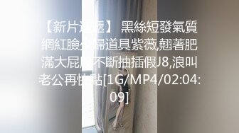 白嫩女友模特身材，内裤扒开一边就无套进洞，壮哥哥无套啪啪狠狠操精液射在阴毛上