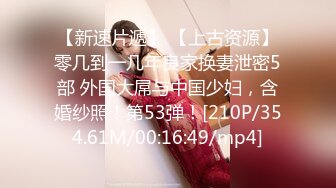 外表如此清秀温柔的眼镜女神【美妞上线】竟就这样下海啦，护士情趣诱惑，手指扣逼，甜美的淫荡呻吟令你鸡巴硬到射！