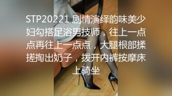 胆大小伙躲在女厕蹲守，对着美女大屁股狂拍，脱裤子时候差点看见你