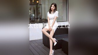 【专门操妹妹】边无套后入抽插漂亮身材妹妹 边和女网友视频聊天 看的女网友都摸乳自慰起来 太会玩了